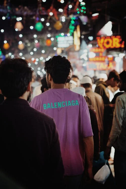 Whether you’re a start-up or an established company, the need for effective brand growth and market positioning is paramount. As a marketing agency in Thailand, we specialize in empowering businesses to build a lasting, influential brand presence—without relying on traditional advertising methods.